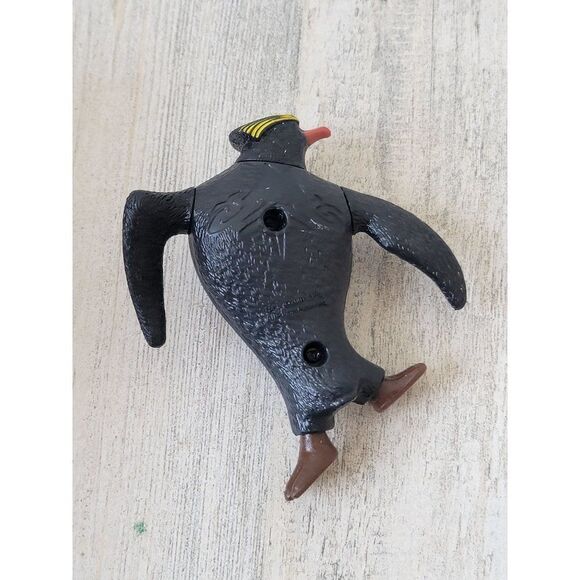 Surf's Up 2007 McDonald's tank Evans penguin toy figure - Picture 4 of 4